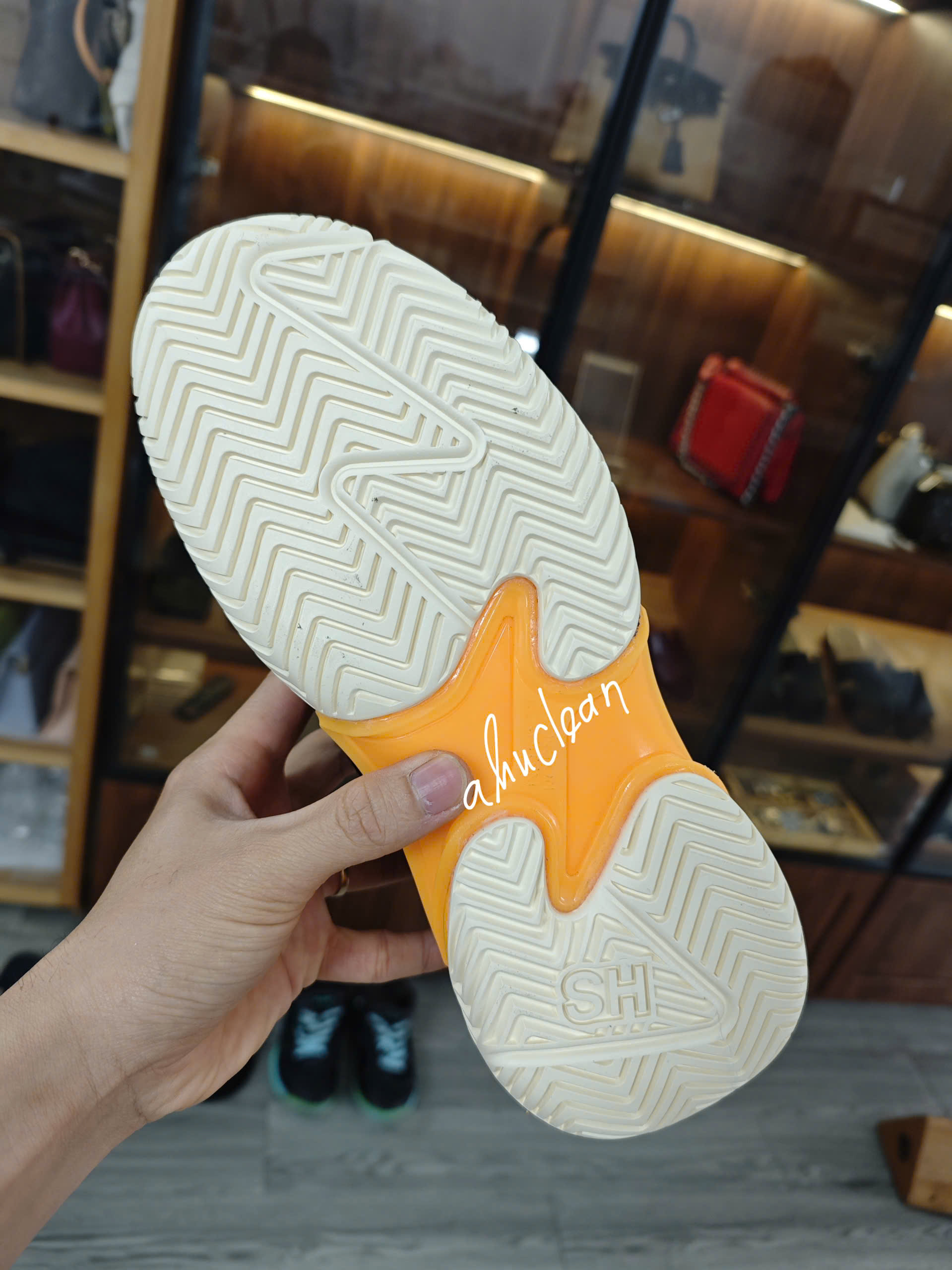 thay đế giày adidas